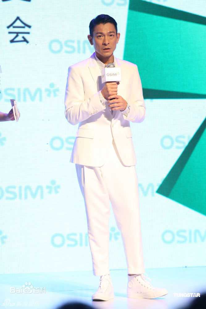 刘德华(Andy Lau，Lau Tak Wah)2010年1月在上海代言天王椅代言天王椅素颜照相册