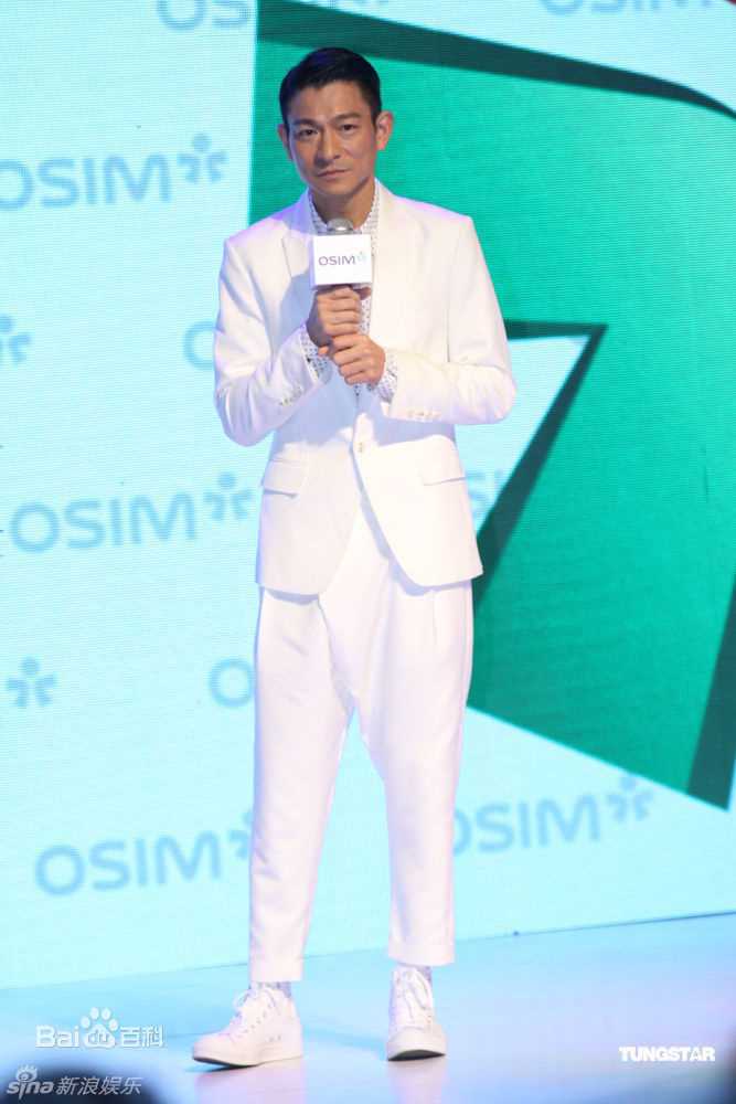 刘德华(Andy Lau，Lau Tak Wah)2010年1月在上海代言天王椅代言天王椅素颜照相册