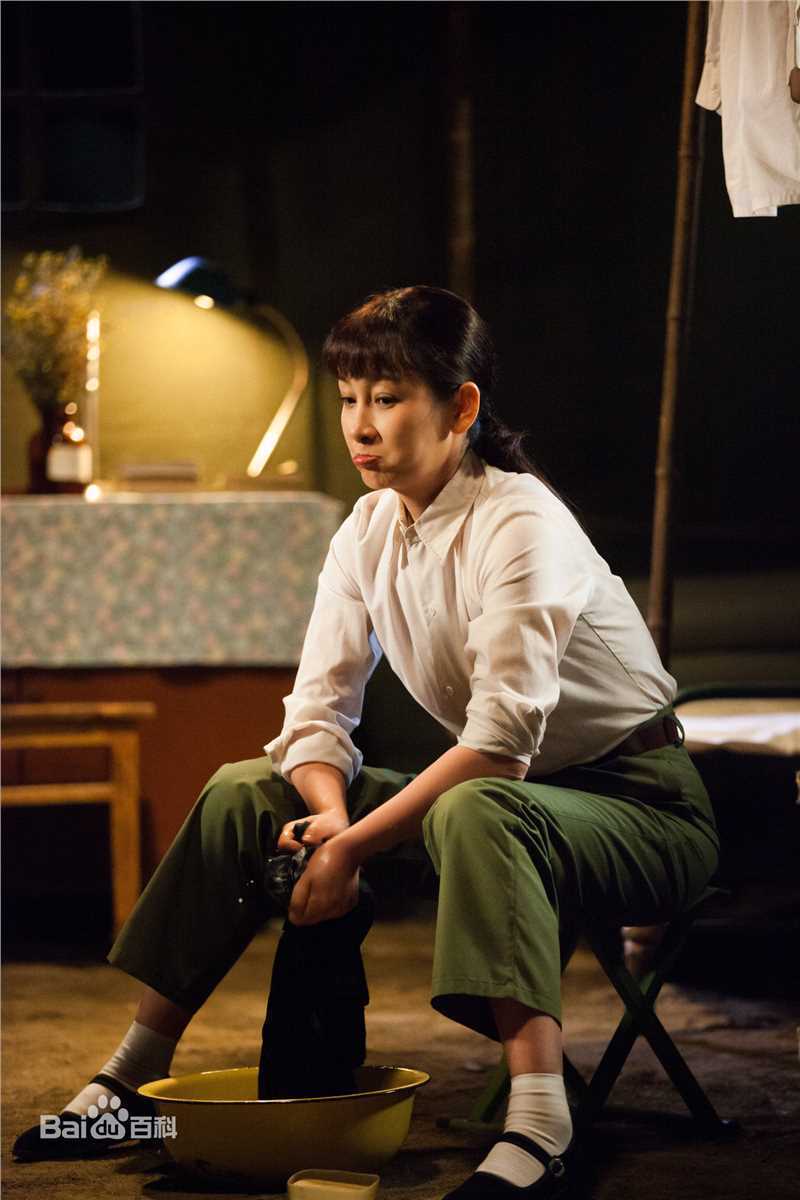 最新秦海璐(Amanda)在《你迟到的许多年》中的图集