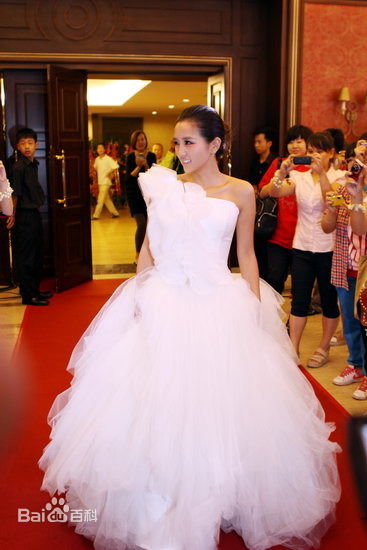 何洁(J.He)签约华谊兄弟素颜照相册