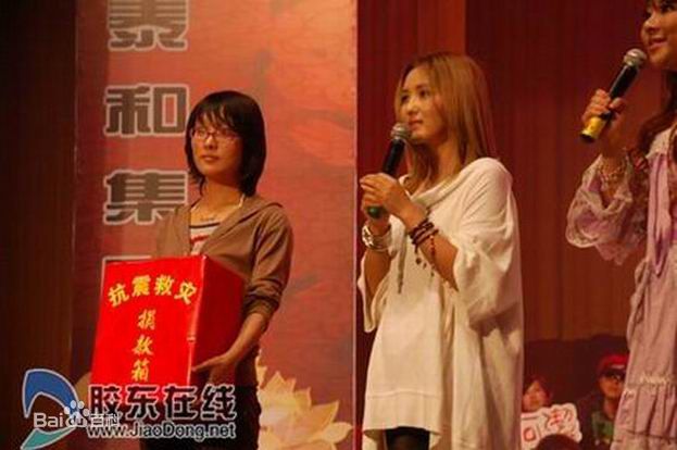 何洁(J.He)公益慈善活动素颜照壁纸