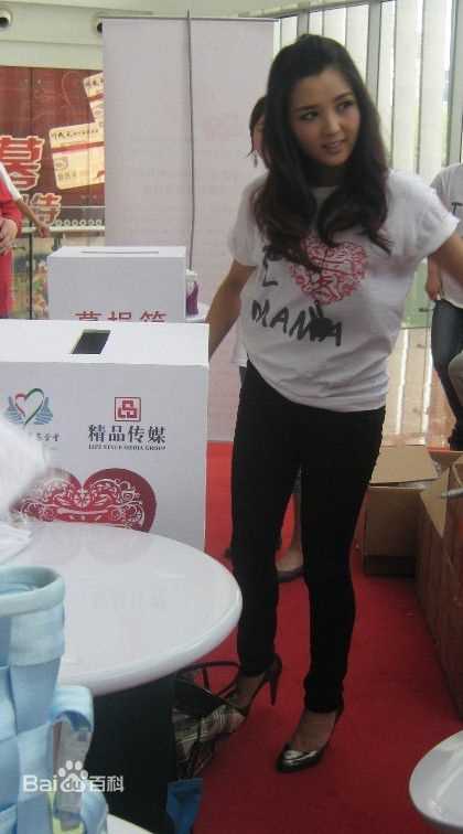 何洁(J.He)2010.05.01“拥抱妈妈”素颜照壁纸