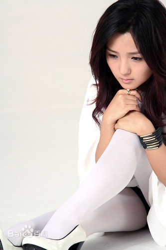 高清何洁(J.He)在《你是我的风景》mv截图中的图集