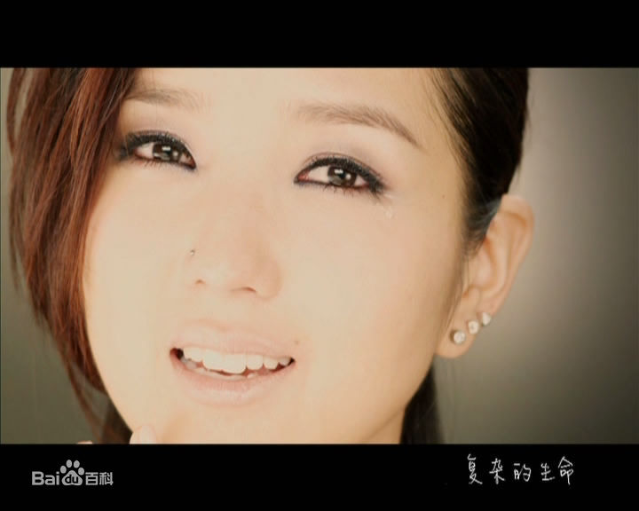 高清何洁(J.He)在《你是我的风景》mv截图中的图集