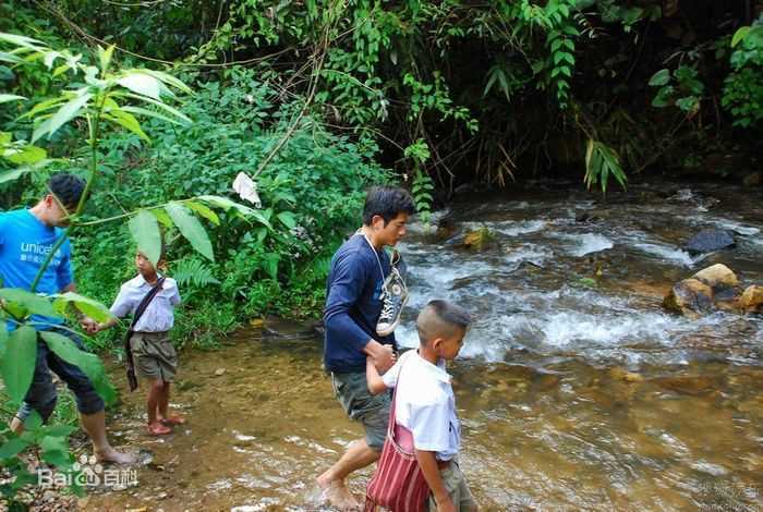 郭富城(Aaron Kwok)看望儿童生活照相册