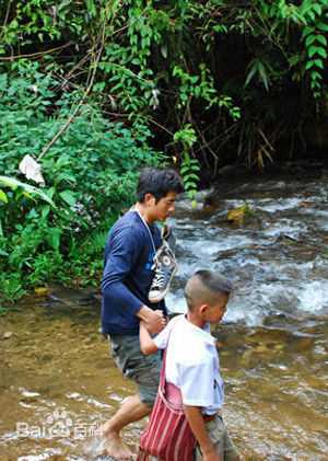 郭富城(Aaron Kwok)看望儿童生活照相册