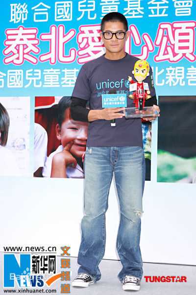 郭富城(Aaron Kwok)看望儿童生活照相册