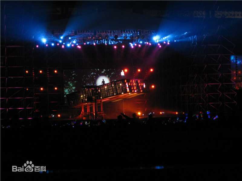 郭富城(Aaron Kwok)450度旋转舞台素颜照相册