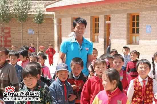 古天乐(Louis Koo、Tin Lok)捐建学校素颜照壁纸