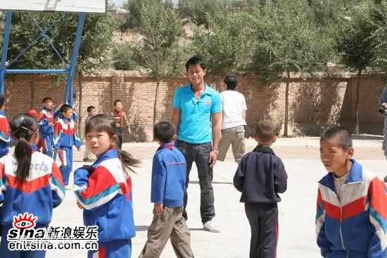 古天乐(Louis Koo、Tin Lok)捐建学校素颜照壁纸