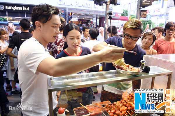 谢霆锋(Nicholas Tse（尼古拉斯 . 谢）)带3000人同做鸡蛋仔破世界纪录素颜照相册