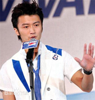 谢霆锋(Nicholas Tse（尼古拉斯 . 谢）) 代言百事可乐前后照片