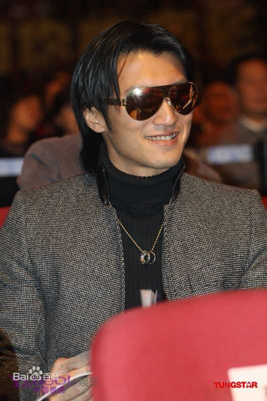 谢霆锋(Nicholas Tse（尼古拉斯 . 谢）)011.3.1 华鼎电影盛典最佳男配角图册