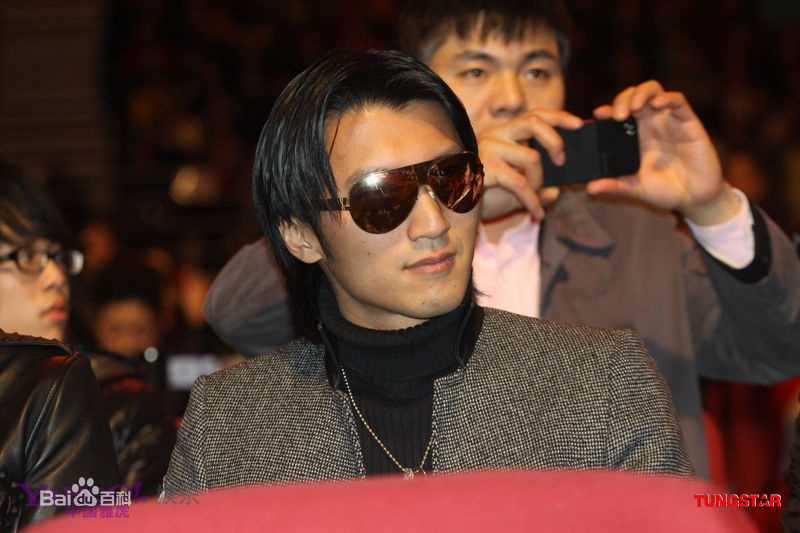 谢霆锋(Nicholas Tse（尼古拉斯 . 谢）)011.3.1 华鼎电影盛典最佳男配角图册