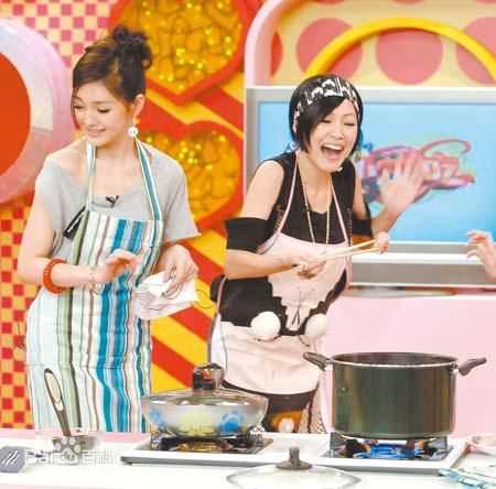 精选徐熙媛(Barbie Hsu)在主持《大小爱吃》中的图册