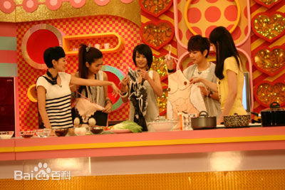 精选徐熙媛(Barbie Hsu)在主持《大小爱吃》中的图册