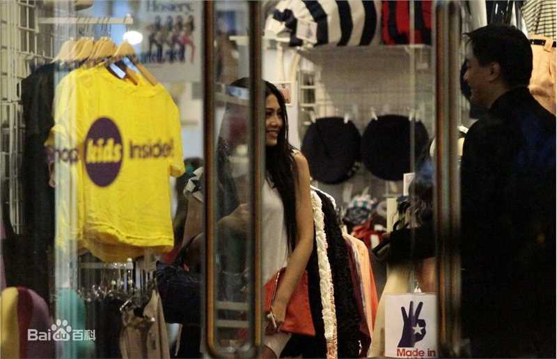 周秀娜(Chrissie Chau)街拍素颜照相册