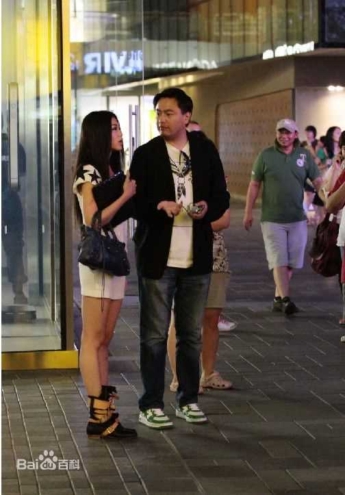 周秀娜(Chrissie Chau)街拍素颜照相册