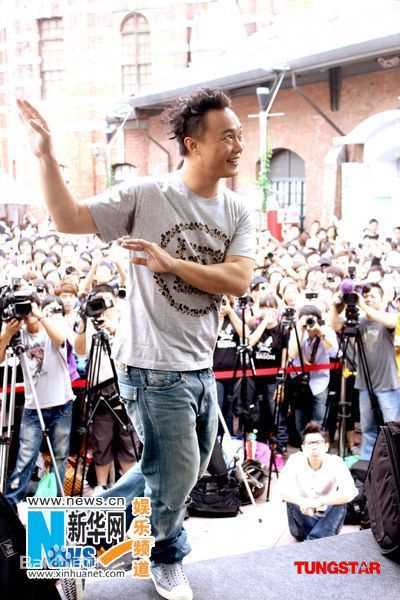 陈奕迅(Eason Chan)2010.10.10台北签唱会性感图片图集