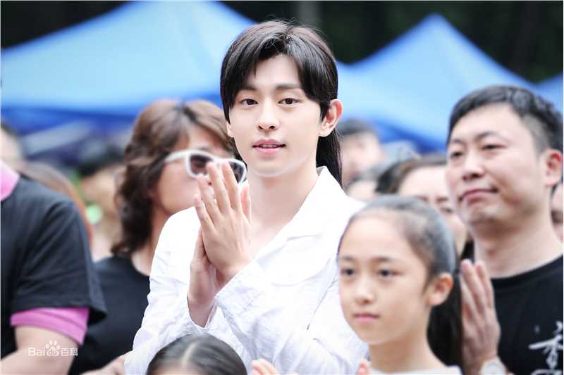 邓伦(Allen)香蜜沉沉烬如霜前后照片