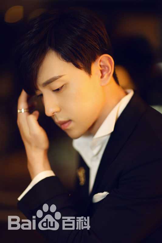 邓伦(Allen)TIFFANY性感图片图集