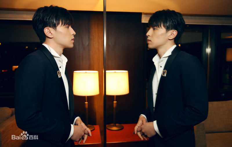 邓伦(Allen)TIFFANY性感图片图集