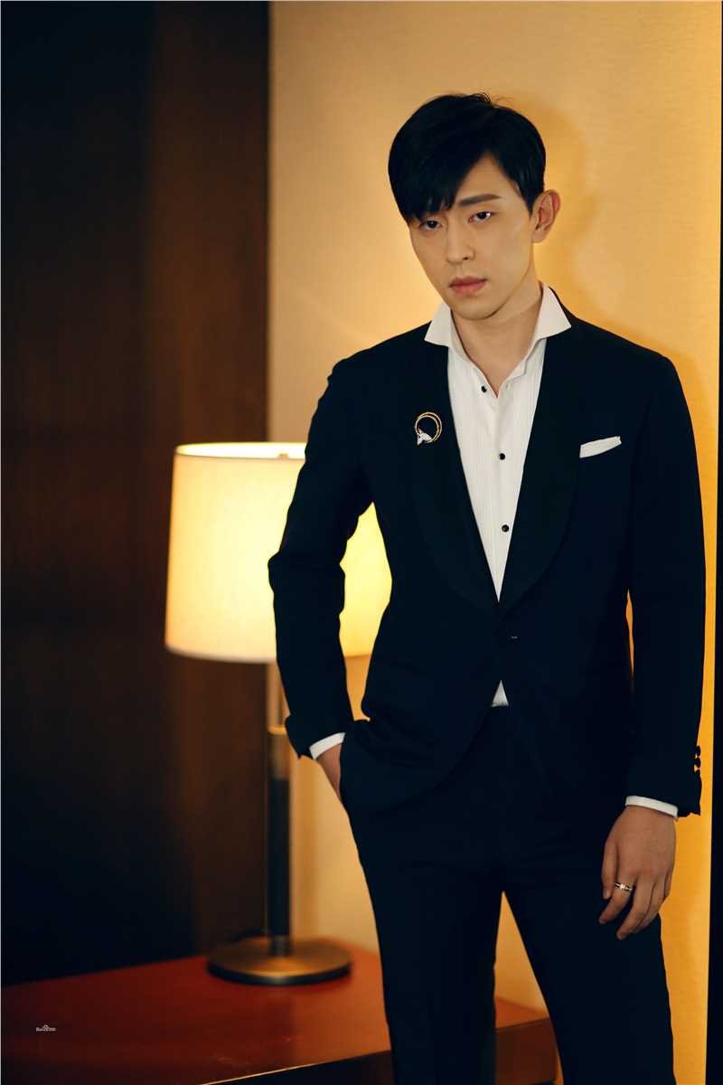 邓伦(Allen)TIFFANY性感图片图集