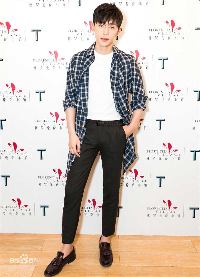 邓伦(Allen)最新T杂志佛罗伦萨小镇发布会壁纸