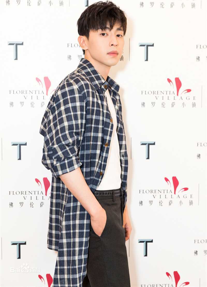 邓伦(Allen)最新T杂志佛罗伦萨小镇发布会壁纸