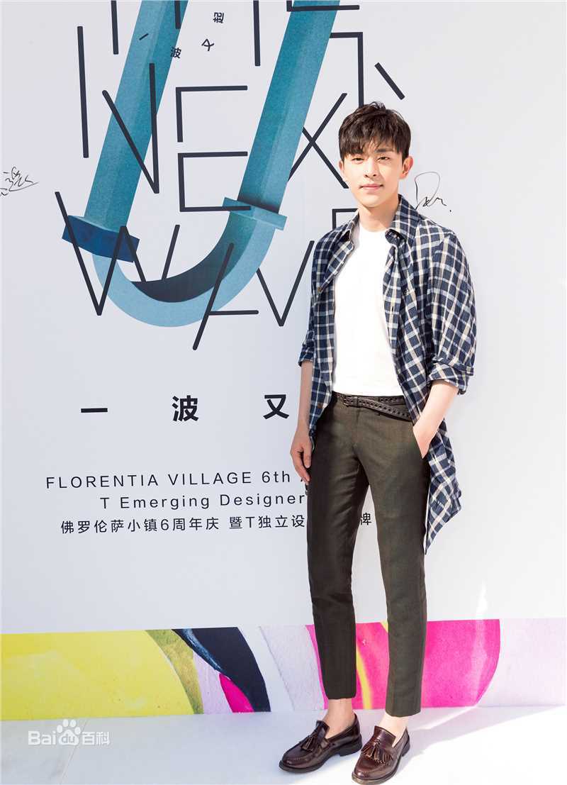 邓伦(Allen)最新T杂志佛罗伦萨小镇发布会壁纸