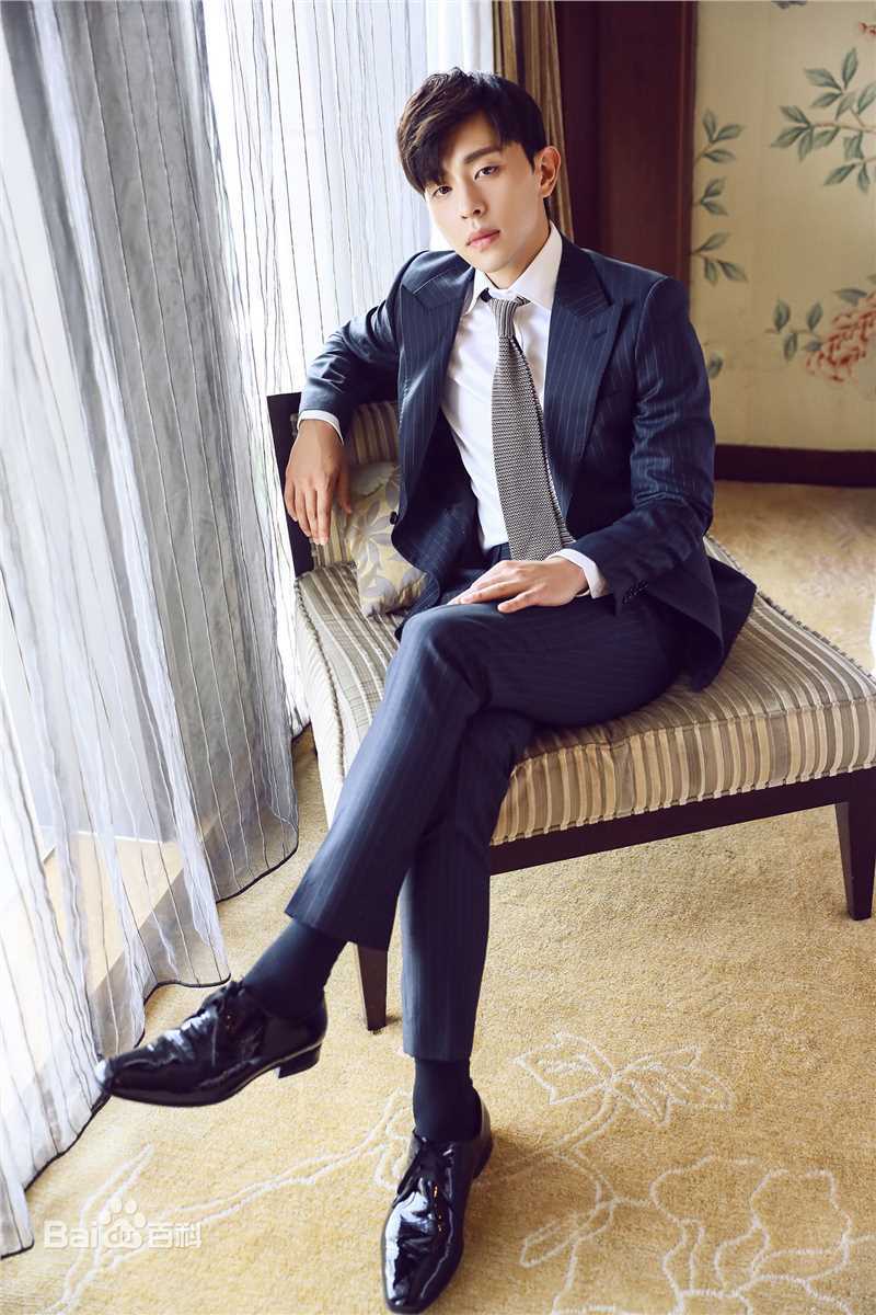 邓伦(Allen)碧欧泉生活照相册