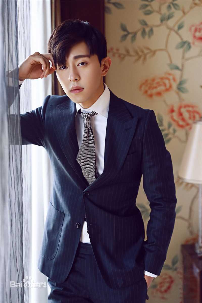 邓伦(Allen)碧欧泉生活照相册