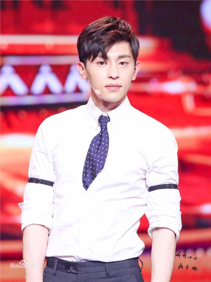 邓伦(Allen)跨界歌王生活照相册