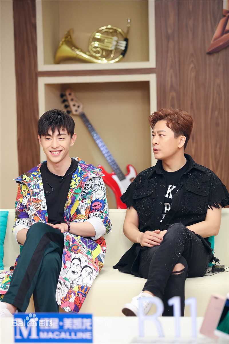 邓伦(Allen)跨界歌王生活照相册