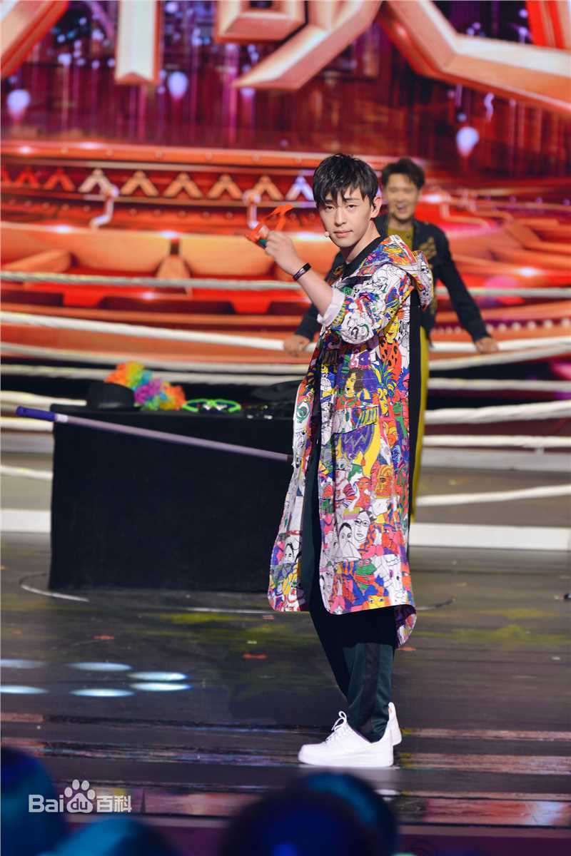 邓伦(Allen)跨界歌王生活照相册