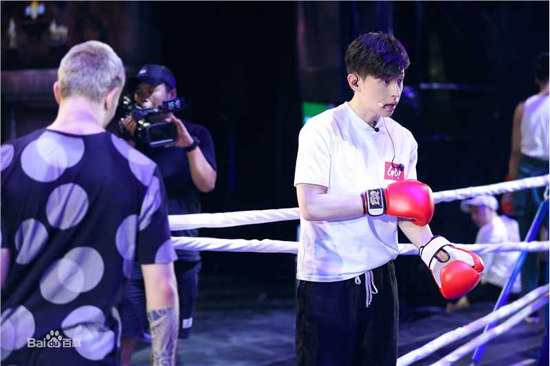 邓伦(Allen)跨界歌王生活照相册