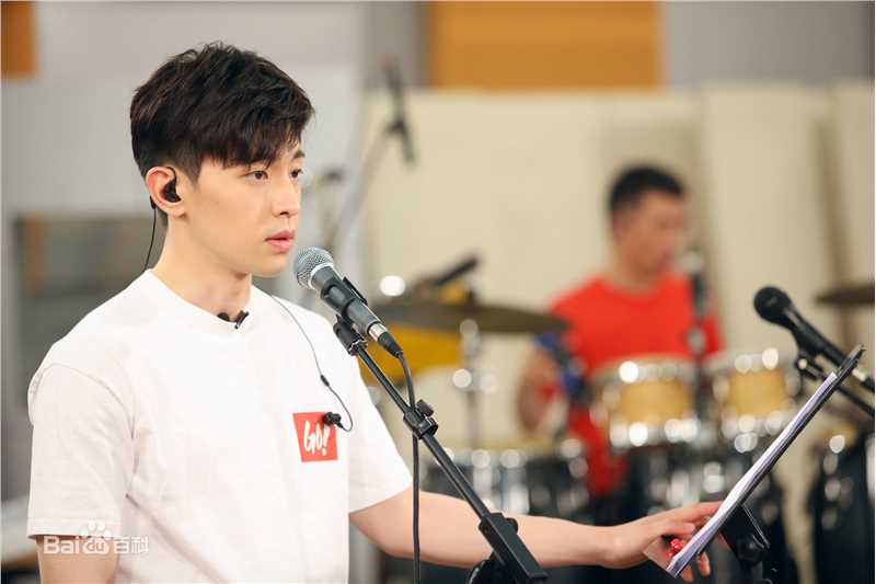 邓伦(Allen)跨界歌王生活照相册