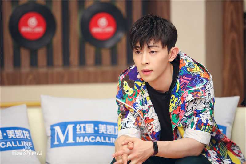 邓伦(Allen)跨界歌王生活照相册