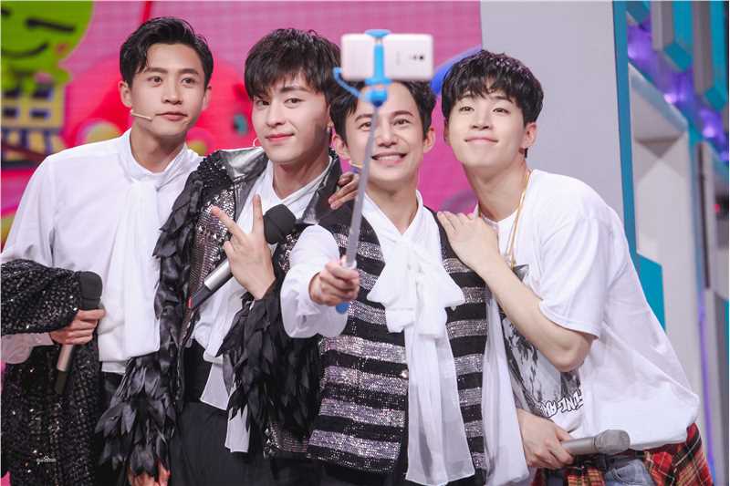 邓伦(Allen)快乐大本营素颜照相册