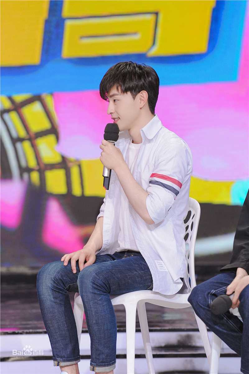 邓伦(Allen)快乐大本营素颜照相册