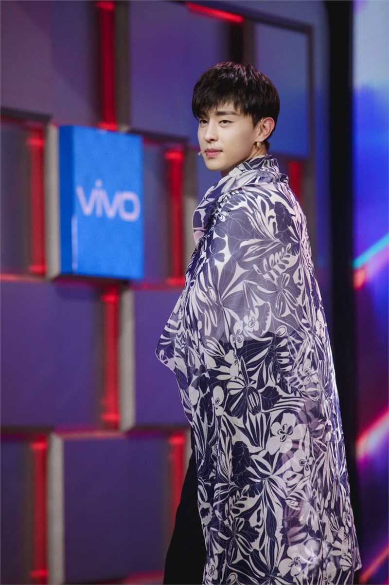 邓伦(Allen)快乐大本营素颜照相册