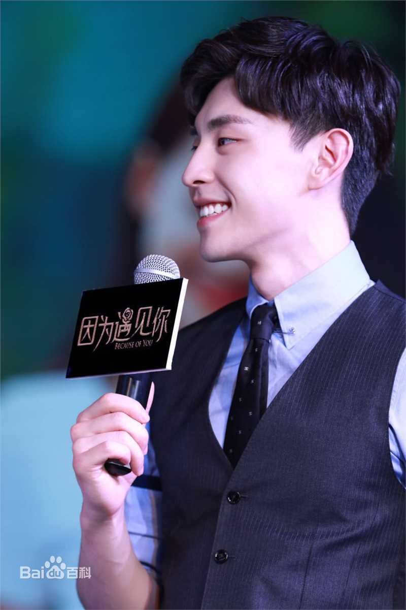 邓伦(Allen)因为遇见你新闻发布会图册