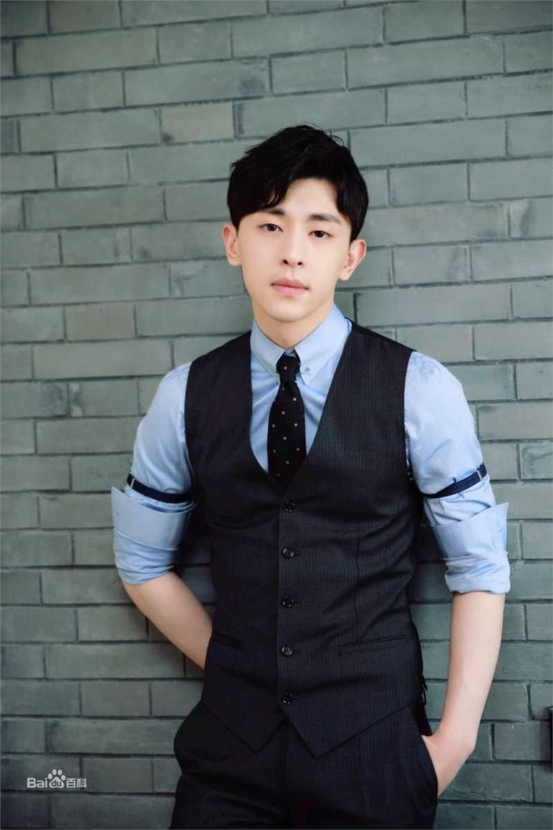 邓伦(Allen)因为遇见你新闻发布会图册