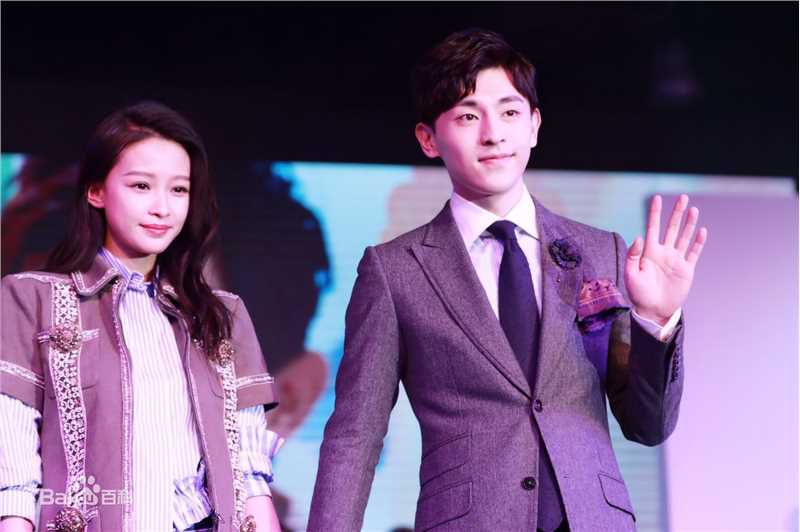 邓伦(Allen)因为遇见你新闻发布会图册