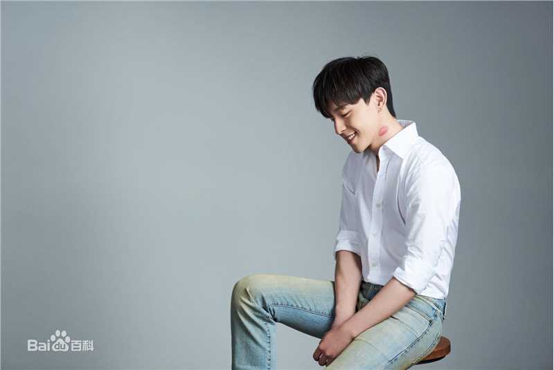 邓伦(Allen)MAKE UP FOR EVER前后照片