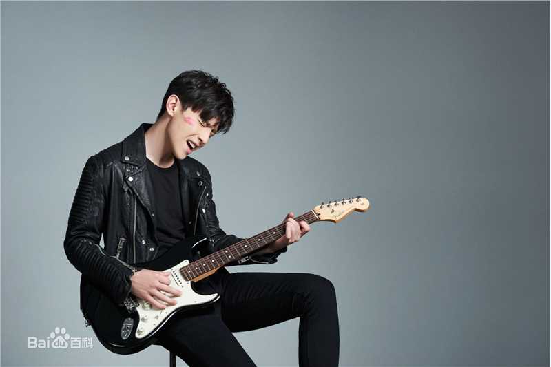 邓伦(Allen)MAKE UP FOR EVER前后照片