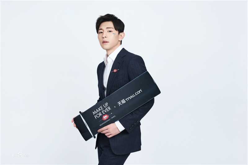 邓伦(Allen)MAKE UP FOR EVER前后照片