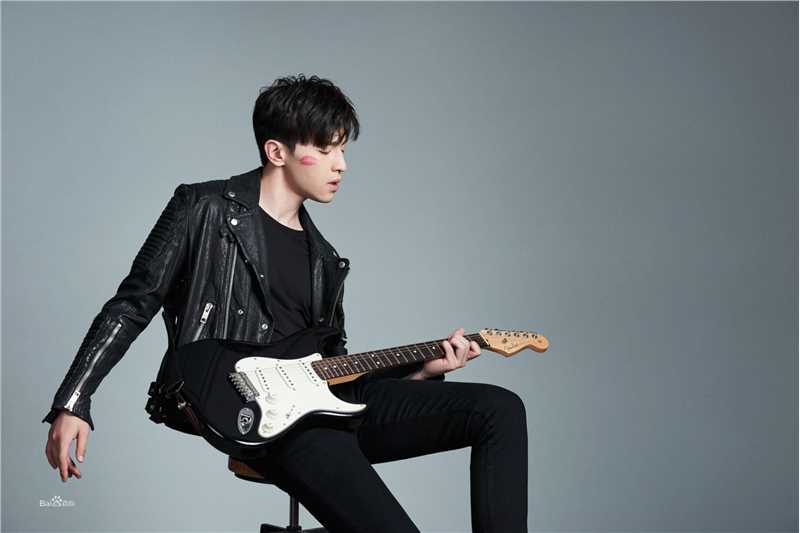 邓伦(Allen)MAKE UP FOR EVER前后照片