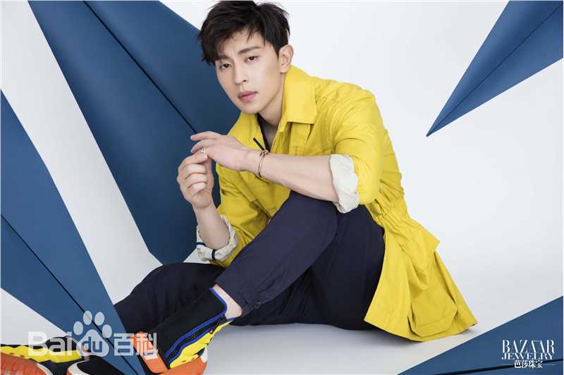 邓伦(Allen)芭莎珠宝素颜照相册