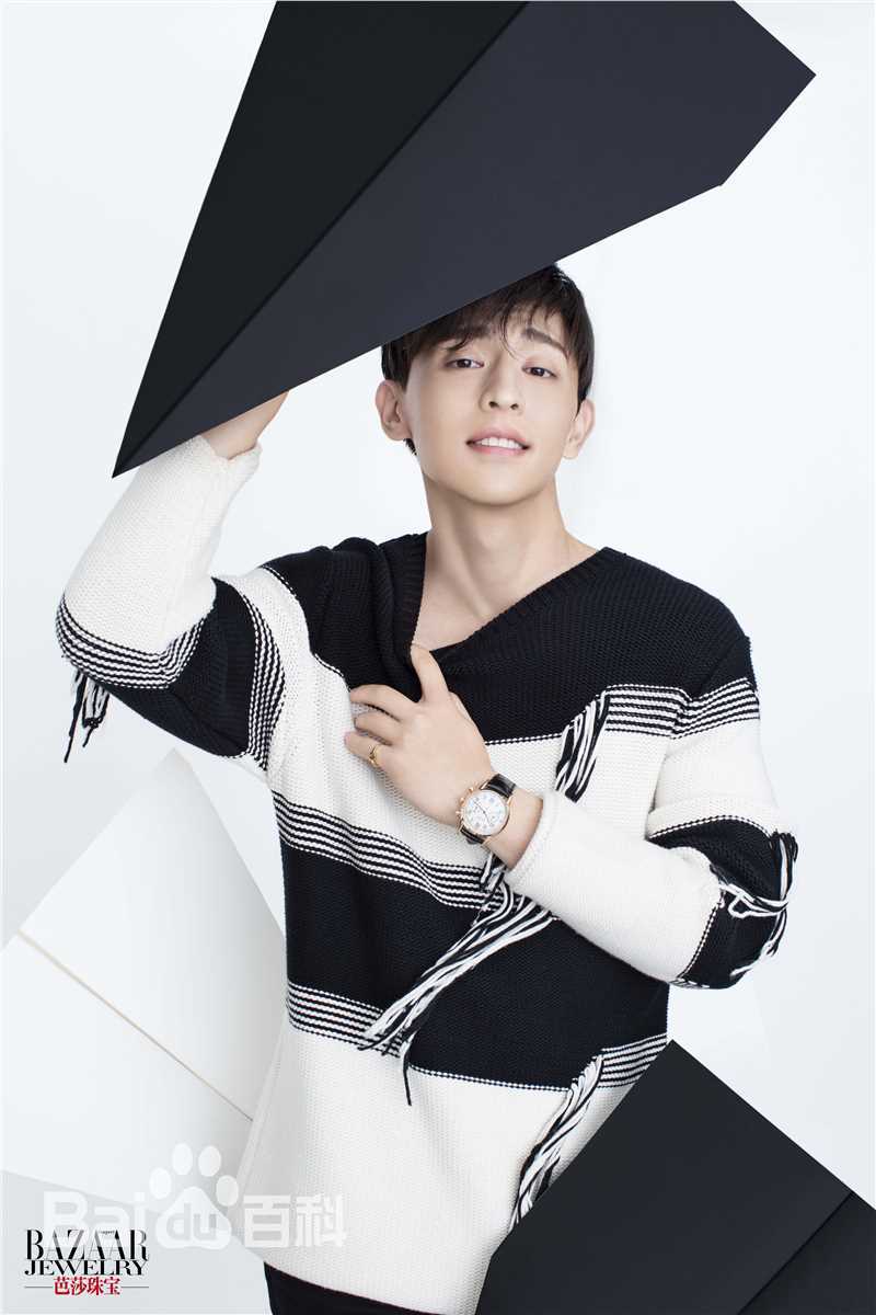 邓伦(Allen)芭莎珠宝素颜照相册